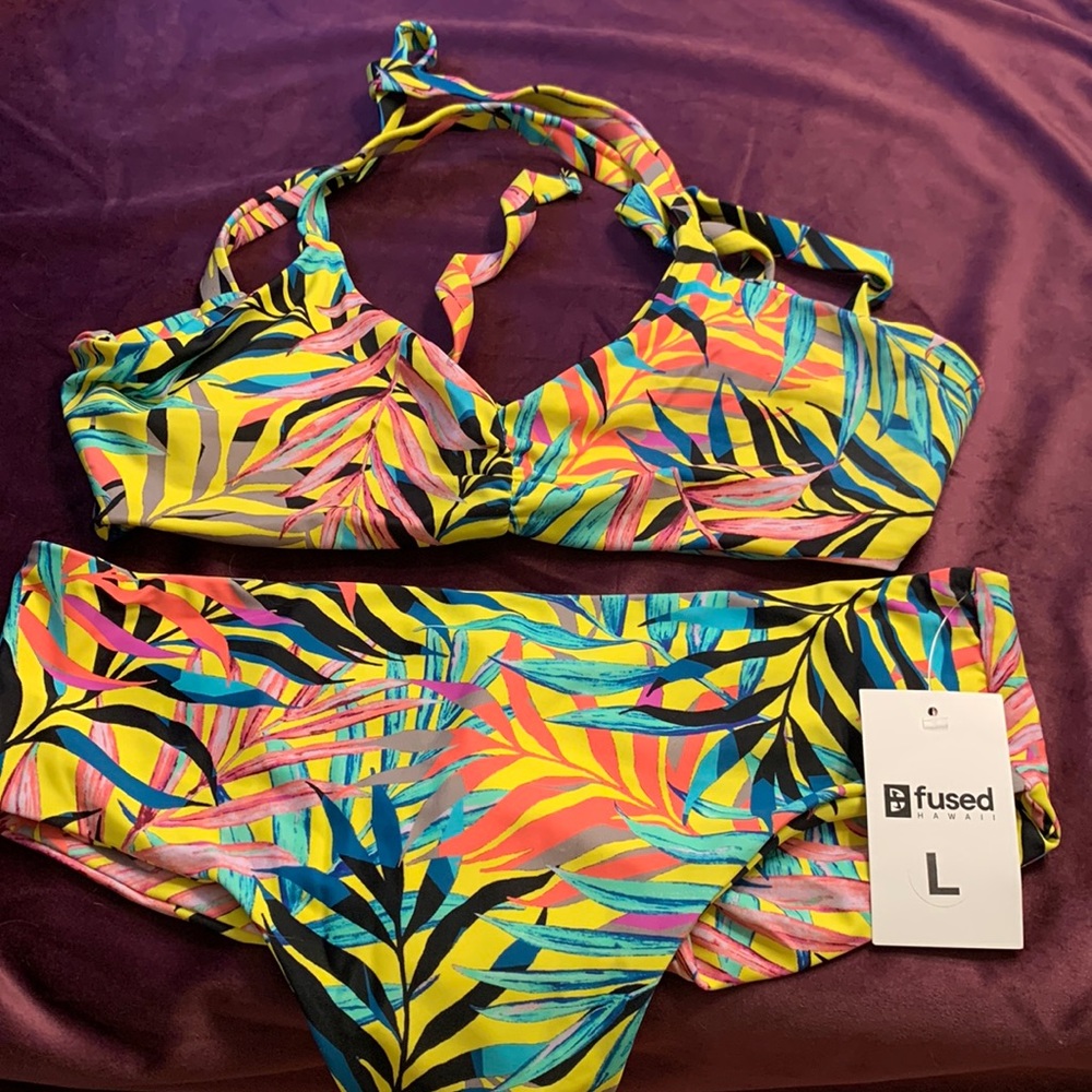Nwt large fused Kona bikini bottoms and top in mellow yellow